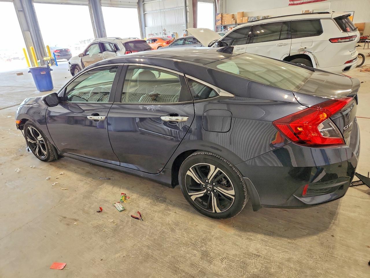 2018 Honda Civic Touring - Фото 2