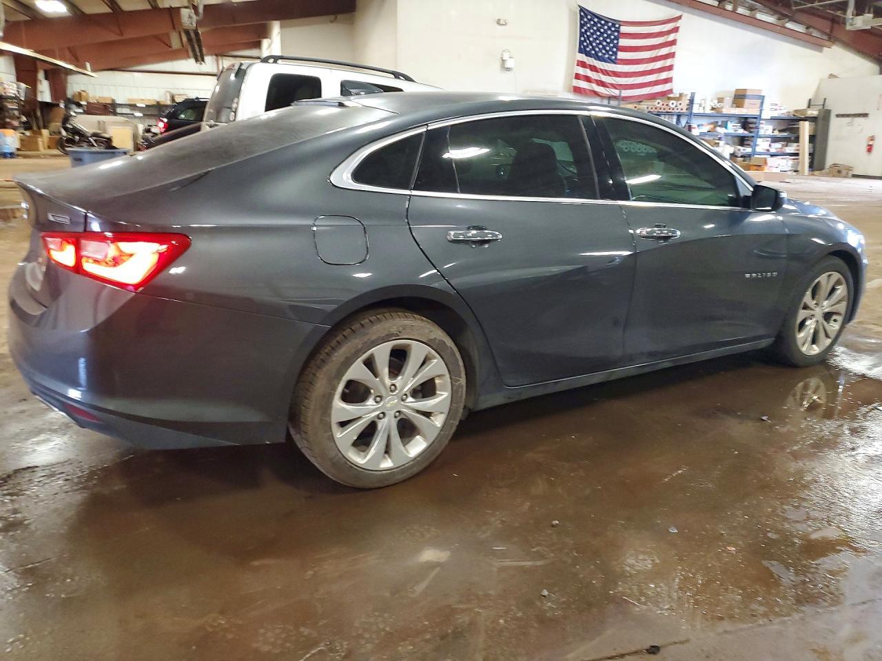 2017 Chevrolet Malibu Premier - Фото 3