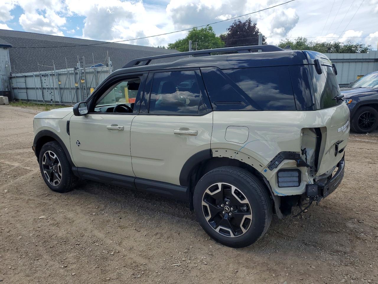 2024 Ford Bronco Sport Outer Banks - Image 2