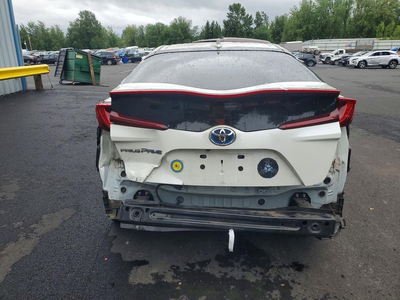 2017 Toyota Prius Prime Plus - Image 6
