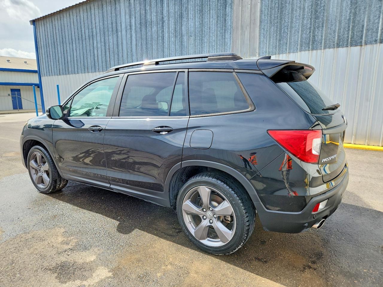 2021 Honda Passport Touring - Image 2