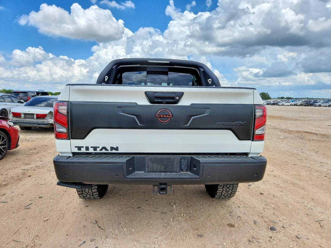 2024 Nissan Titan Pro-4X - Фото 6