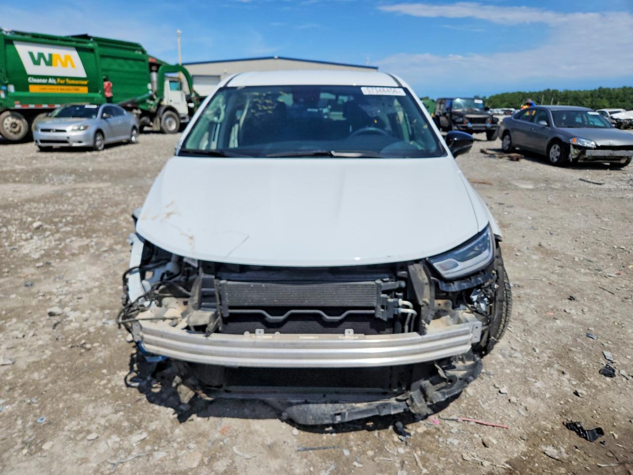 2024 Chrysler Pacifica Touring L - Image 5