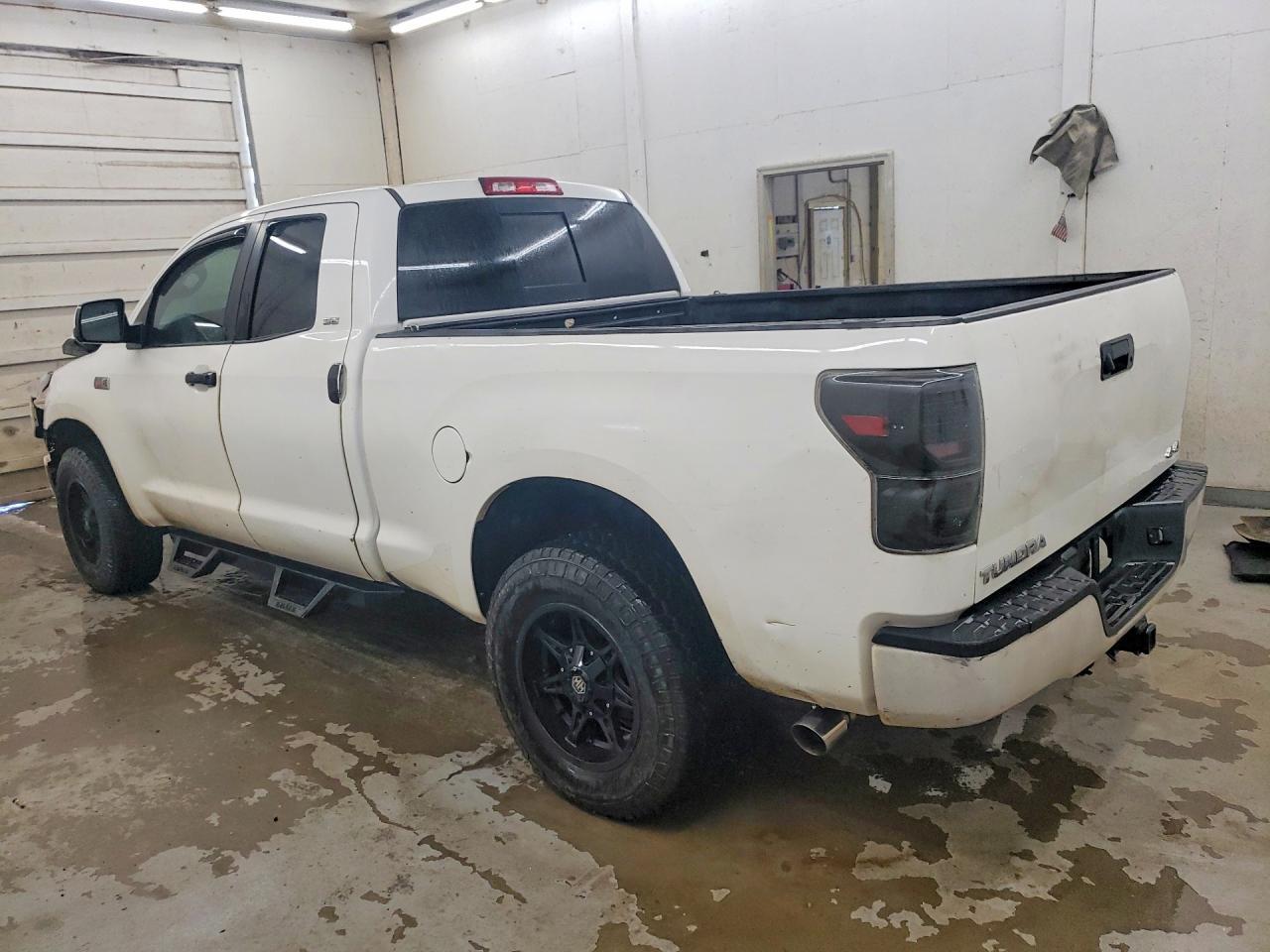 2011 Toyota Tundra Double Cab Sr5 - Фото 2