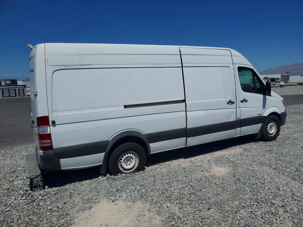 2015 Mercedes Benz Sprinter 2500 Delivery Van - Фото 3