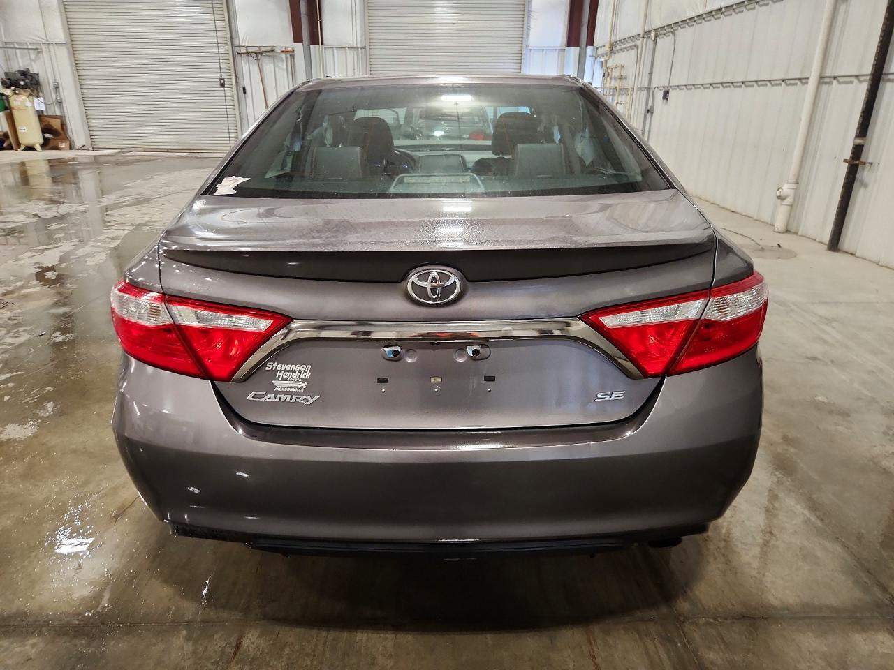 2017 Toyota Camry Se - Фото 6