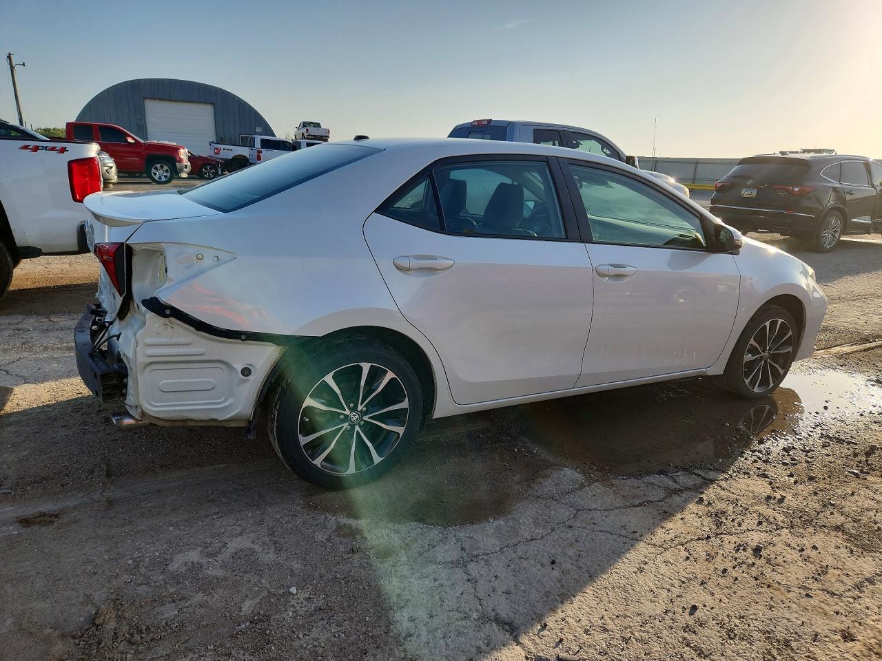 2018 Toyota Corolla Se - Фото 3