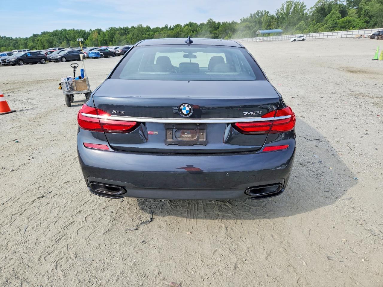 2019 BMW 740 Xi - Image 6