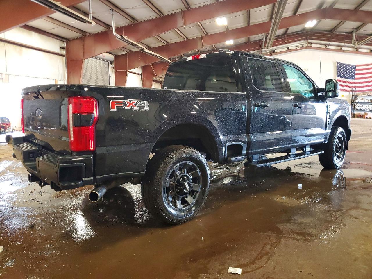 2023 Ford F250 Super Duty - Фото 3