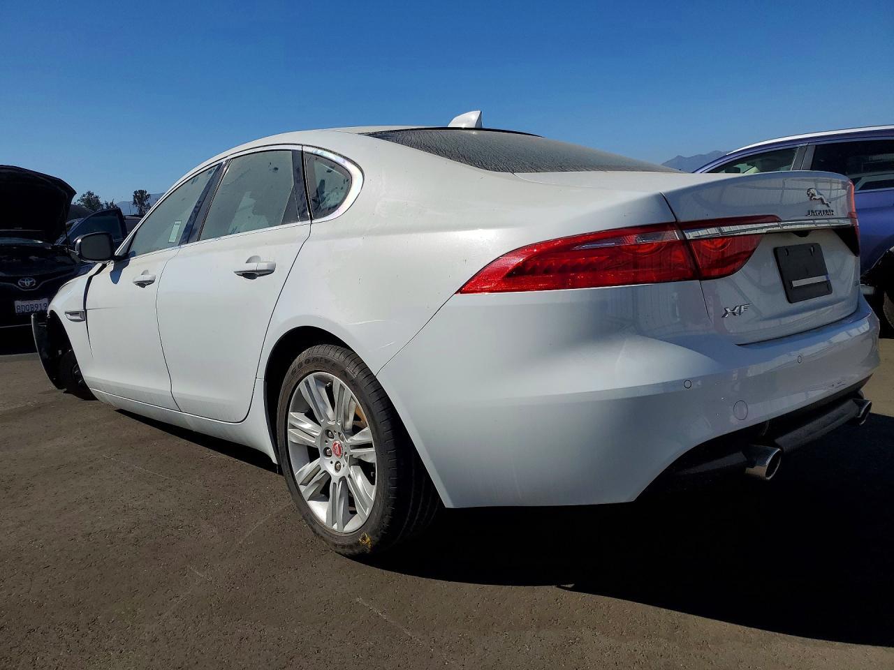 2016 Jaguar Xf Premium - Фото 2