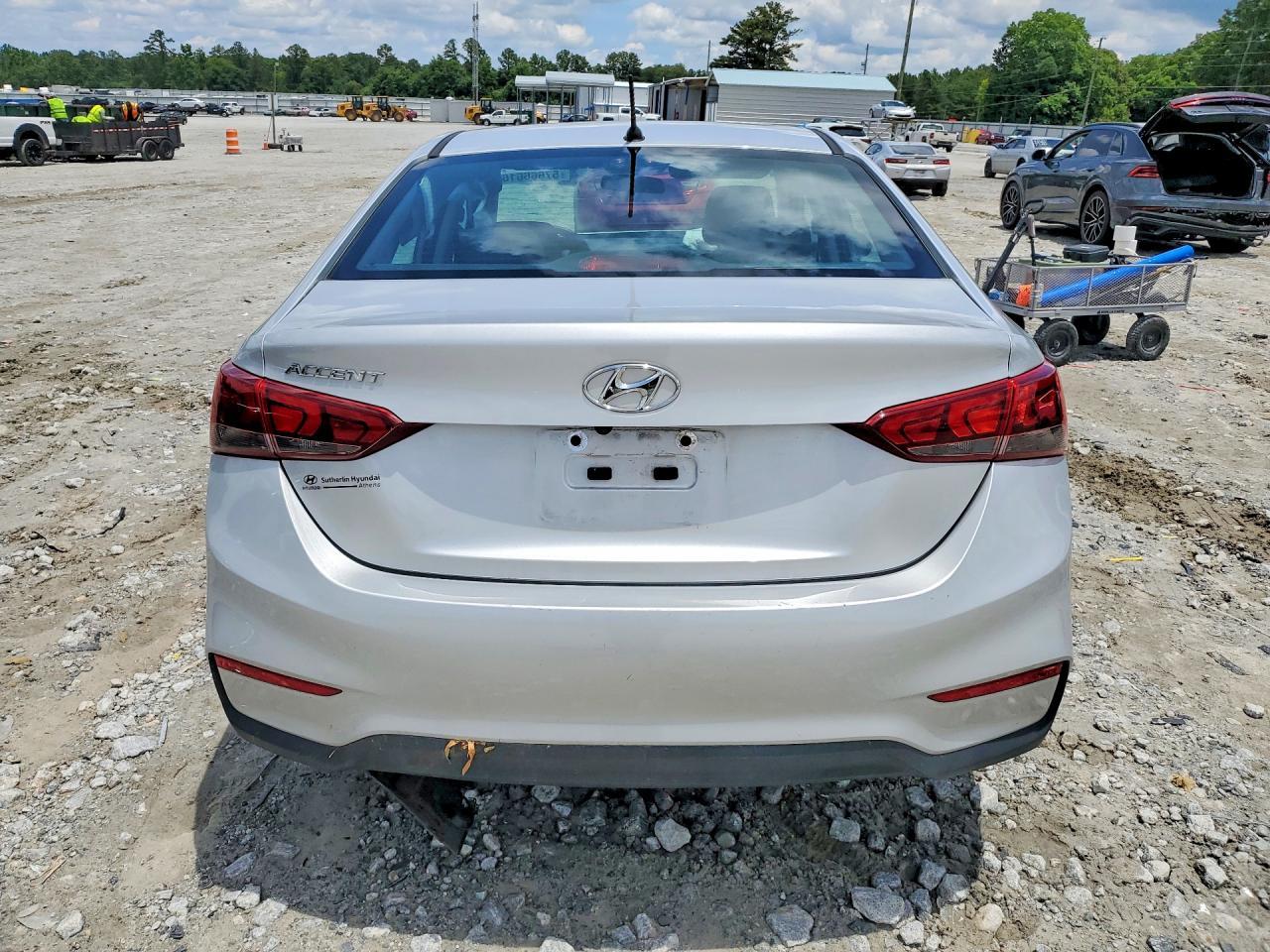2021 Hyundai Accent Se - Фото 6