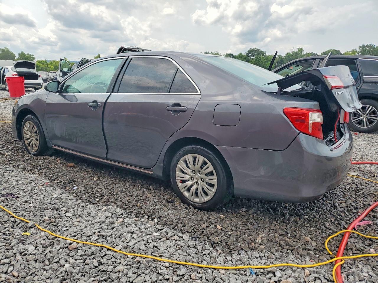 2012 Toyota Camry Le - Фото 2