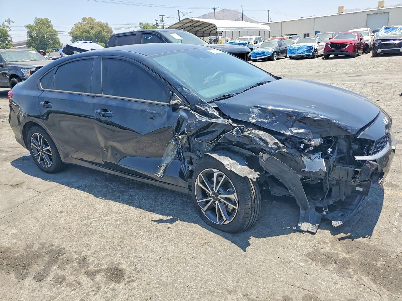 2022 Kia Forte Lxs - Image 4