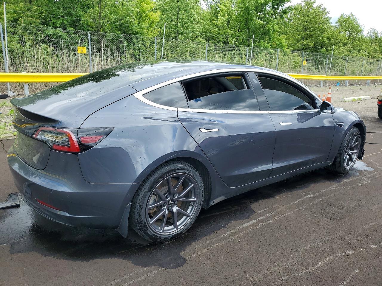 2018 Tesla Model 3 - Image 3