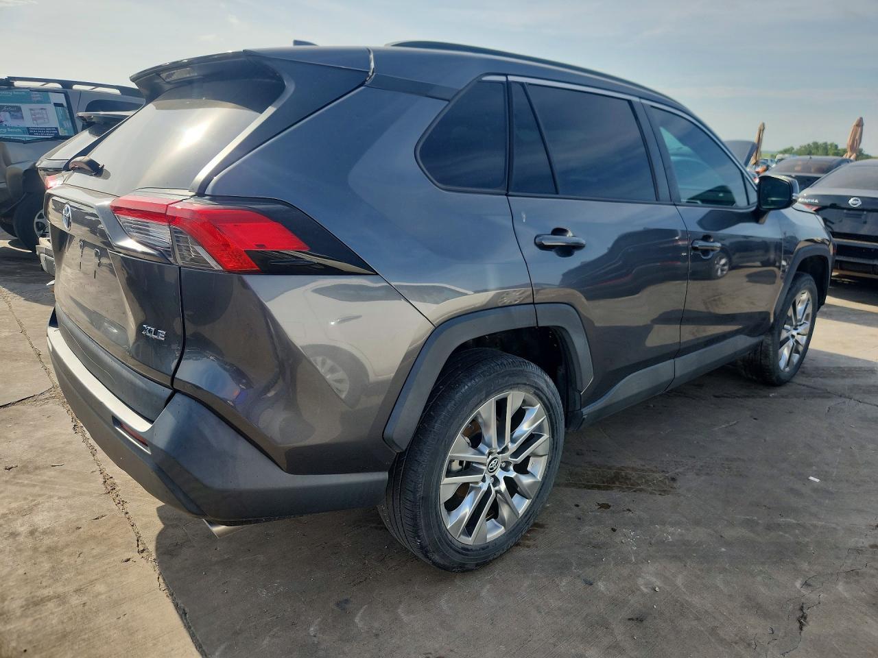 2021 Toyota Rav4 Xle Premium - Фото 3