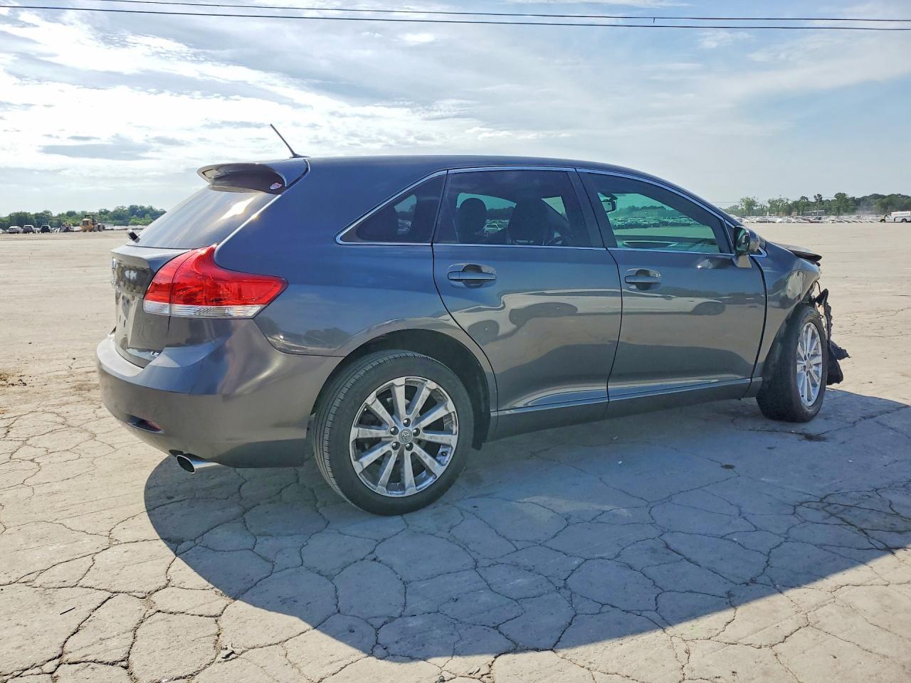 2012 Toyota Venza Le - Image 3