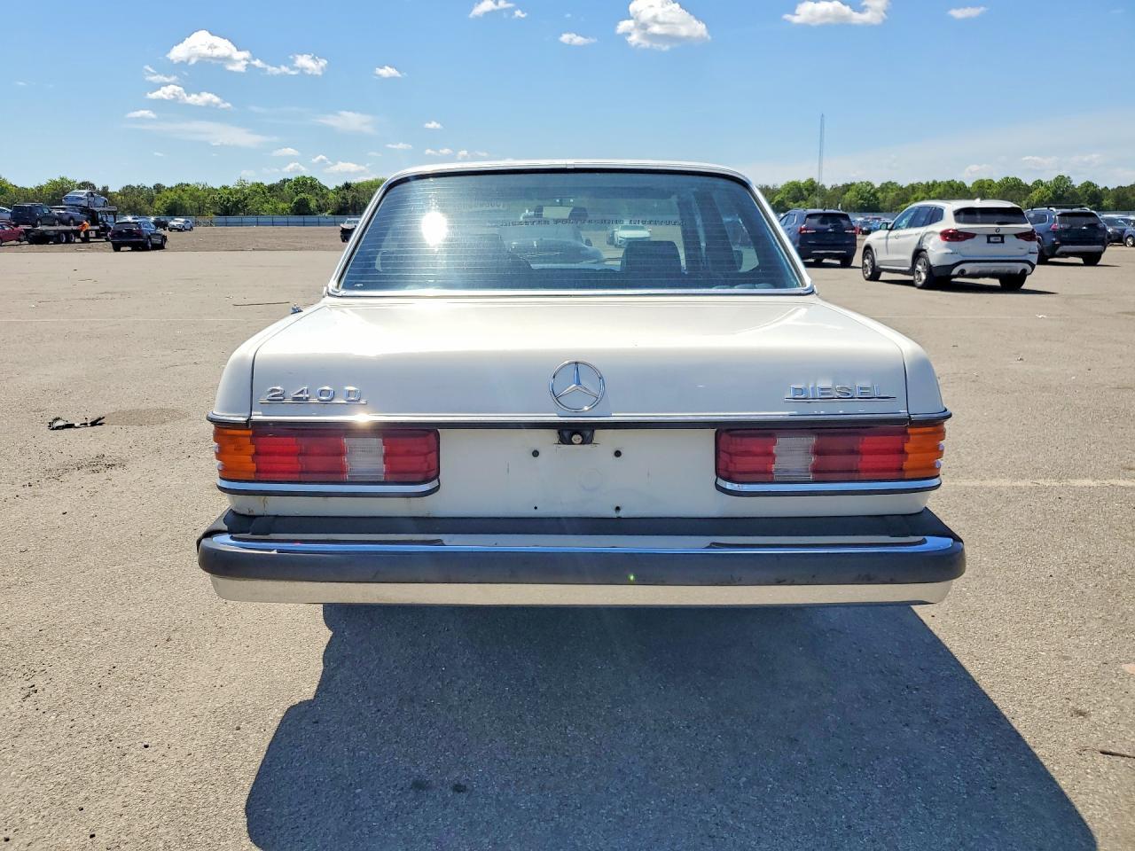 1983 Mercedes-Benz 240 D - Image 6