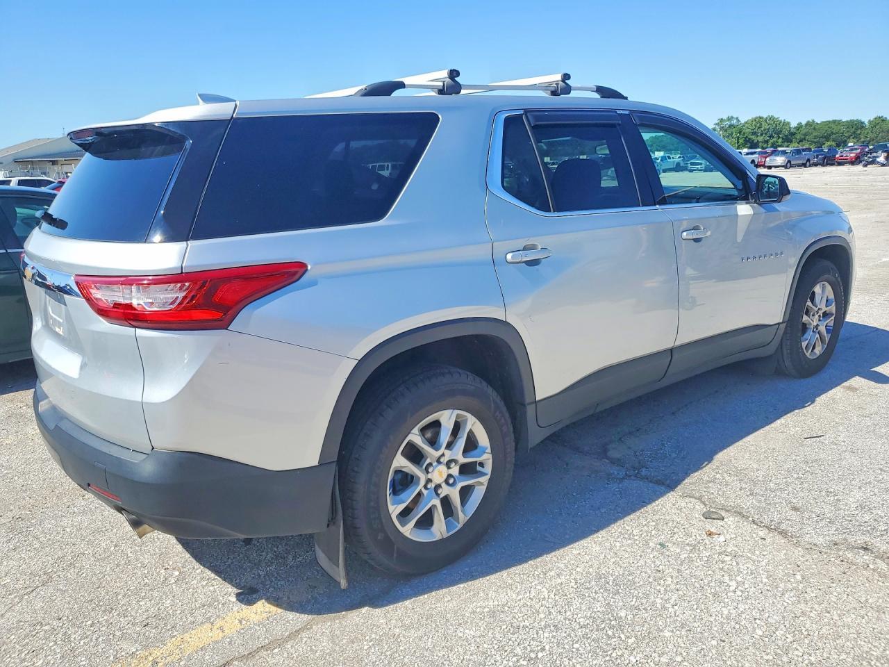 2018 Chevrolet Traverse Ls - Фото 3