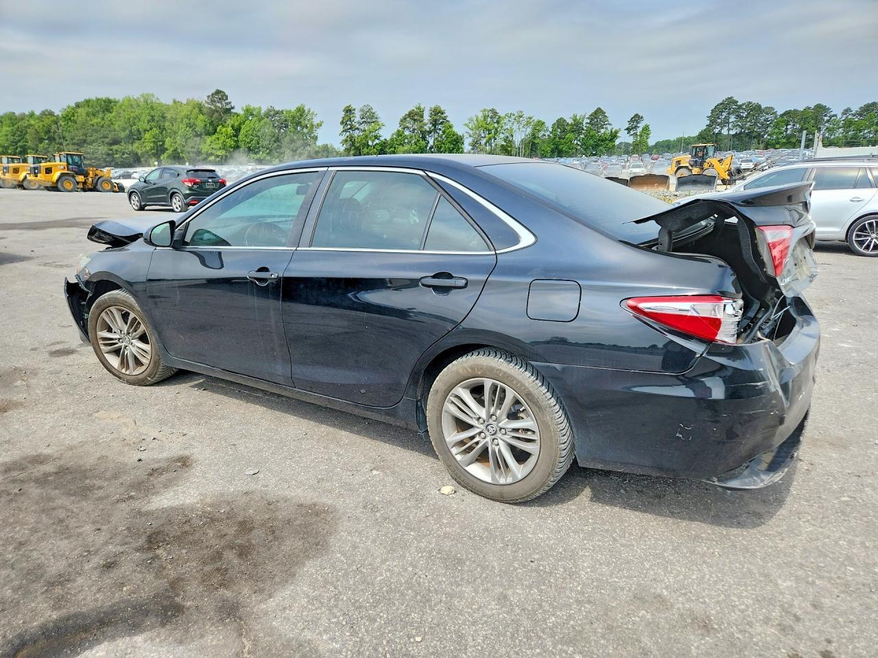 2016 Toyota Camry Se - Фото 2