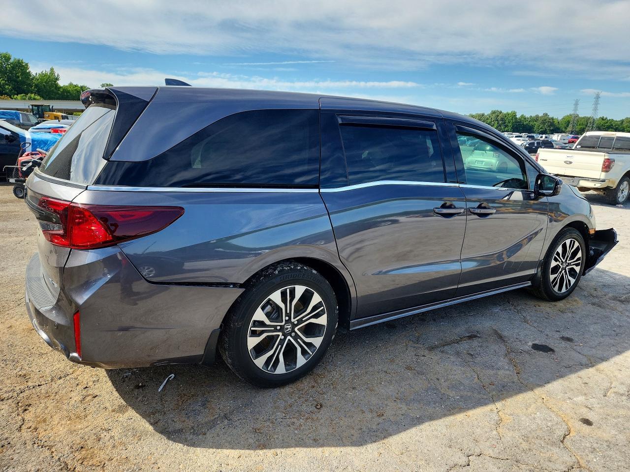 2025 Honda Odyssey Elite - Image 3