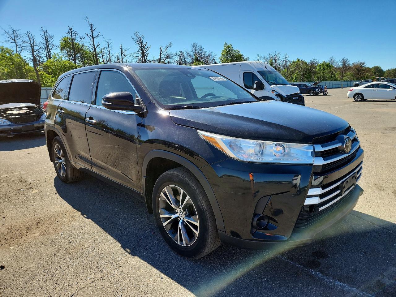 2017 Toyota Highlander Le - Image 4