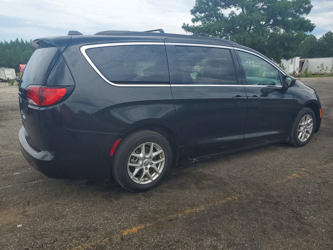 2020 Chrysler Voyager Lxi - Image 3