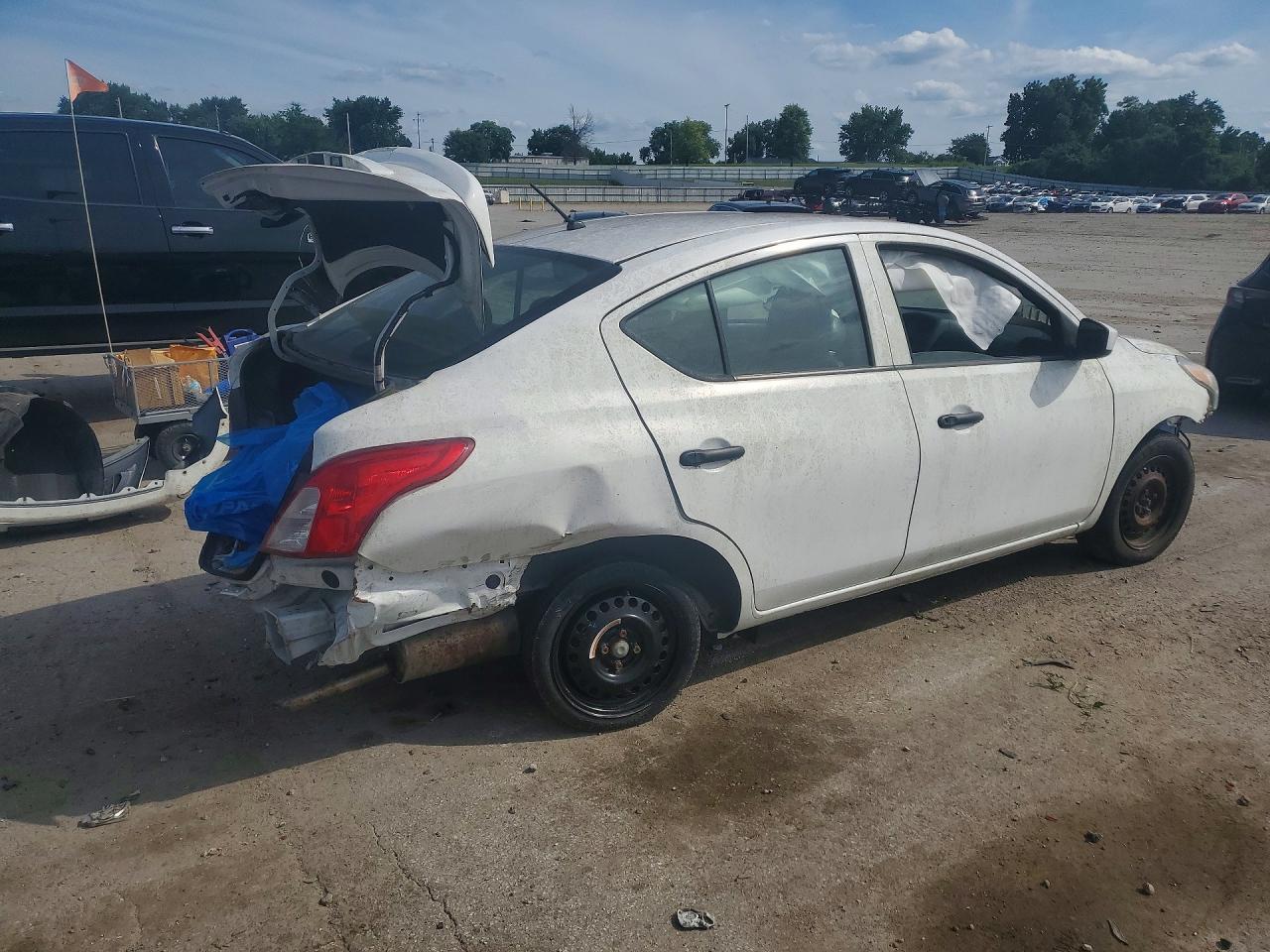 2017 Nissan Versa 1.6 S Plus - Фото 3