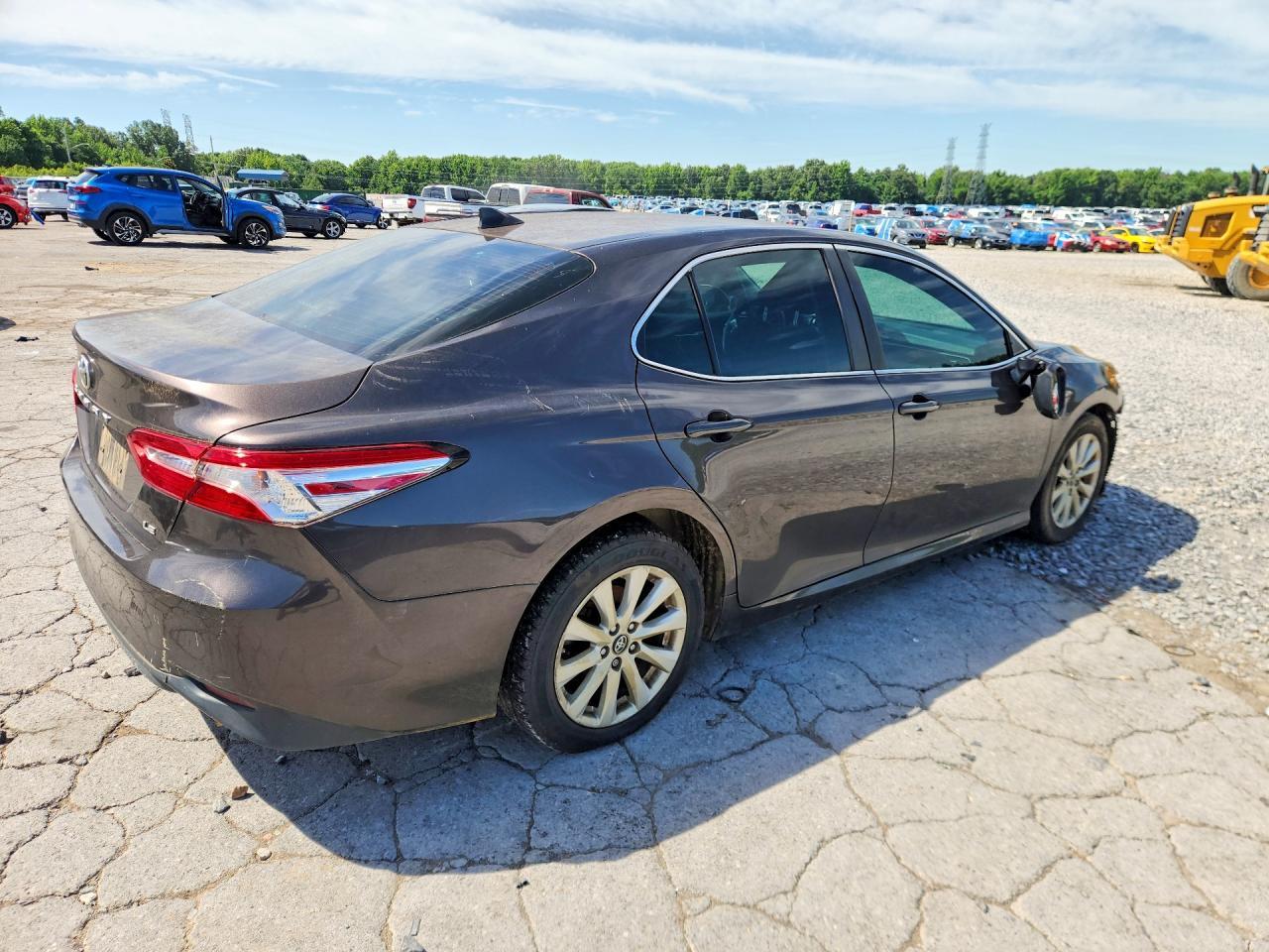 2019 Toyota Camry Le - Фото 3