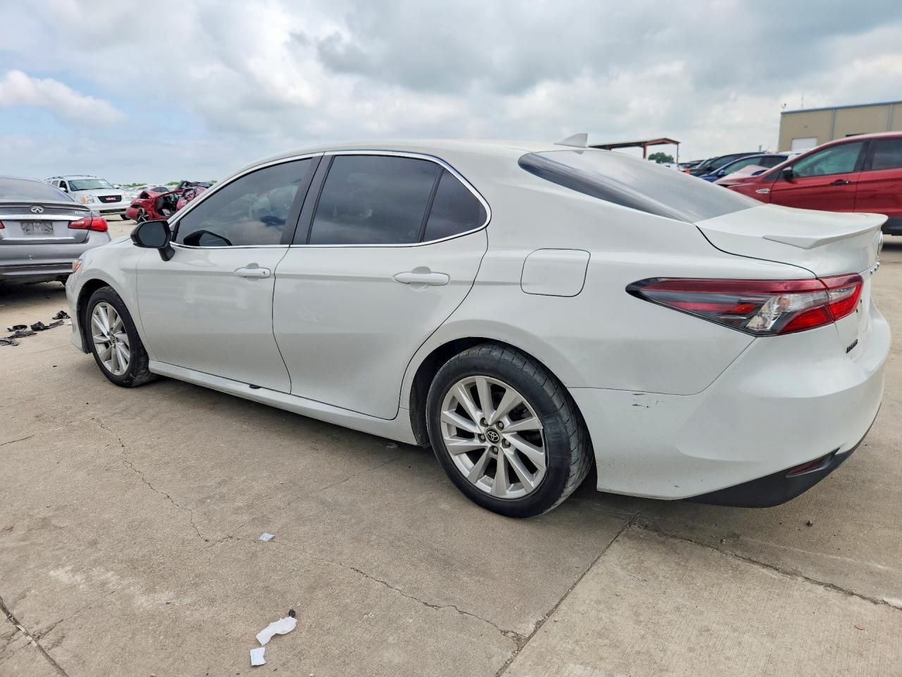 2023 Toyota Camry Le - Фото 2