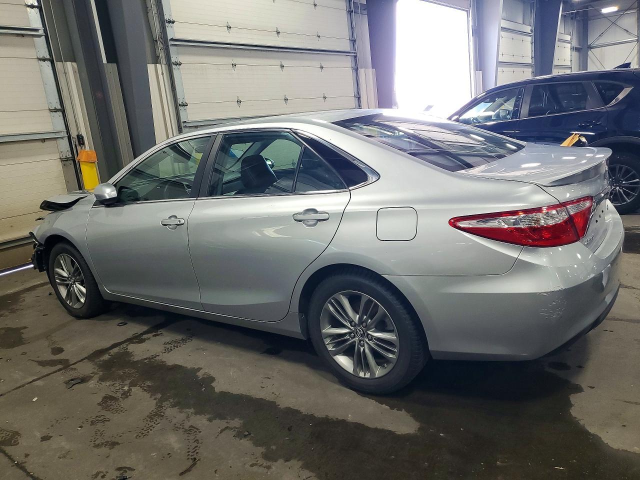 2015 Toyota Camry Se - Image 2