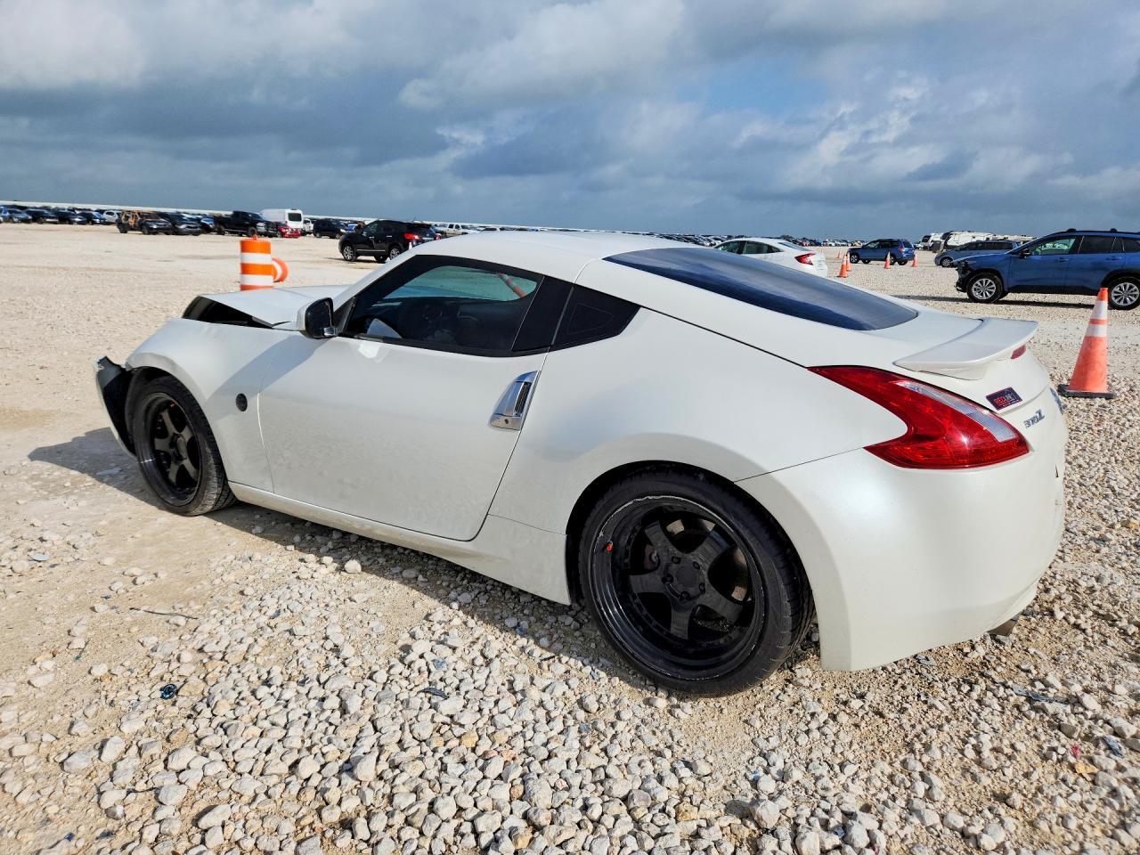 2011 Nissan 370Z Base - Фото 2