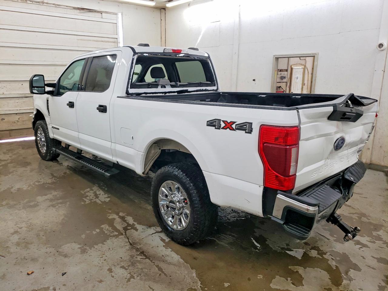 2022 Ford F250 Super Duty - Image 2
