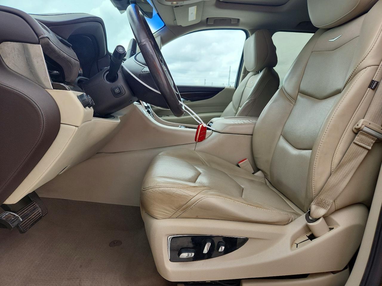 2017 Cadillac Escalade Luxury - Image 7