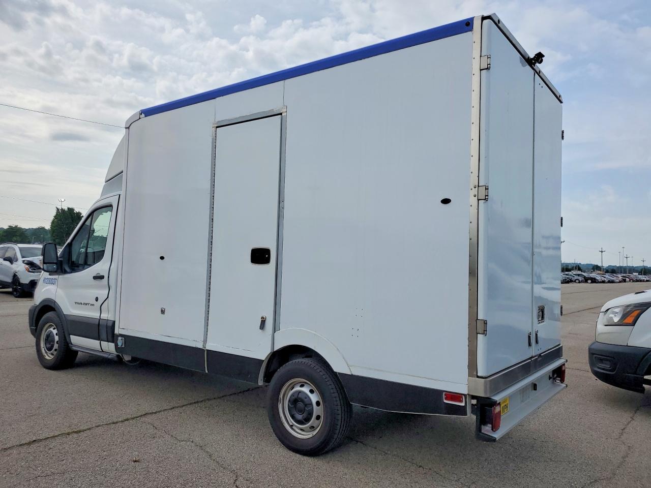2020 Ford Transit Delivery Truck - Фото 2