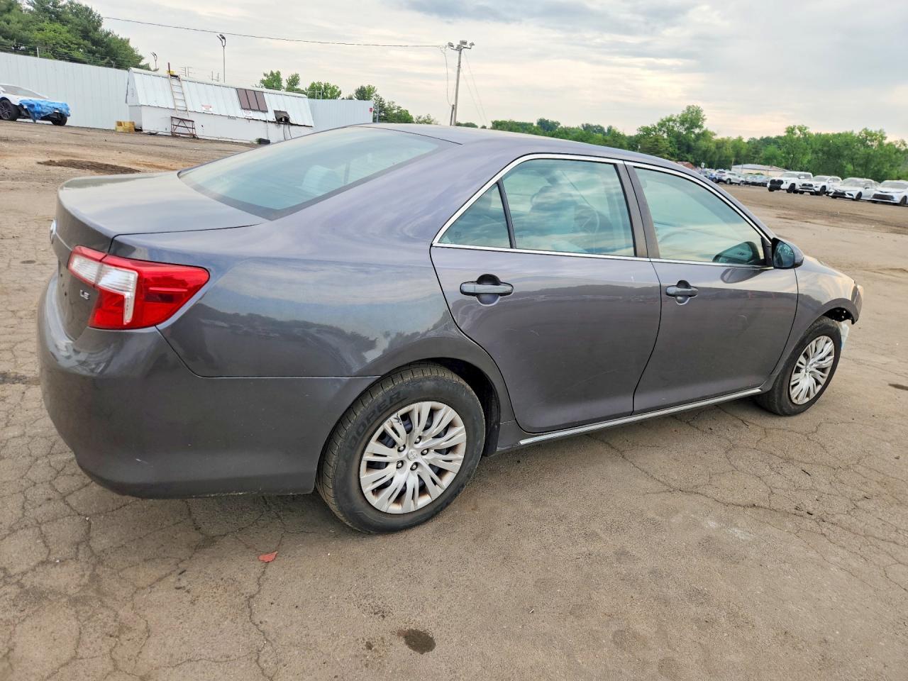 2014 Toyota Camry Le - Фото 5