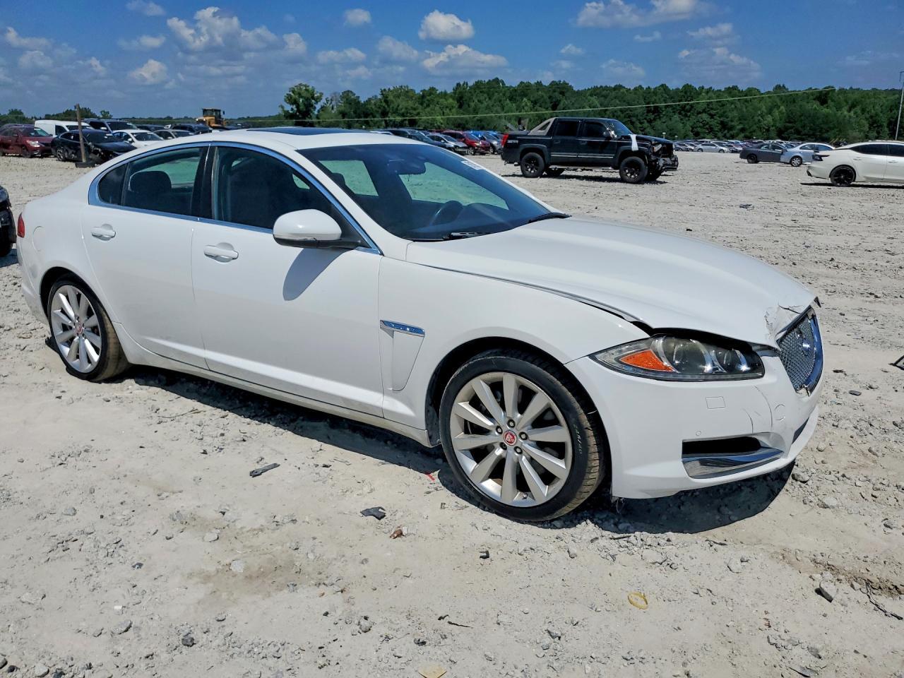 2014 Jaguar Xf - Image 4