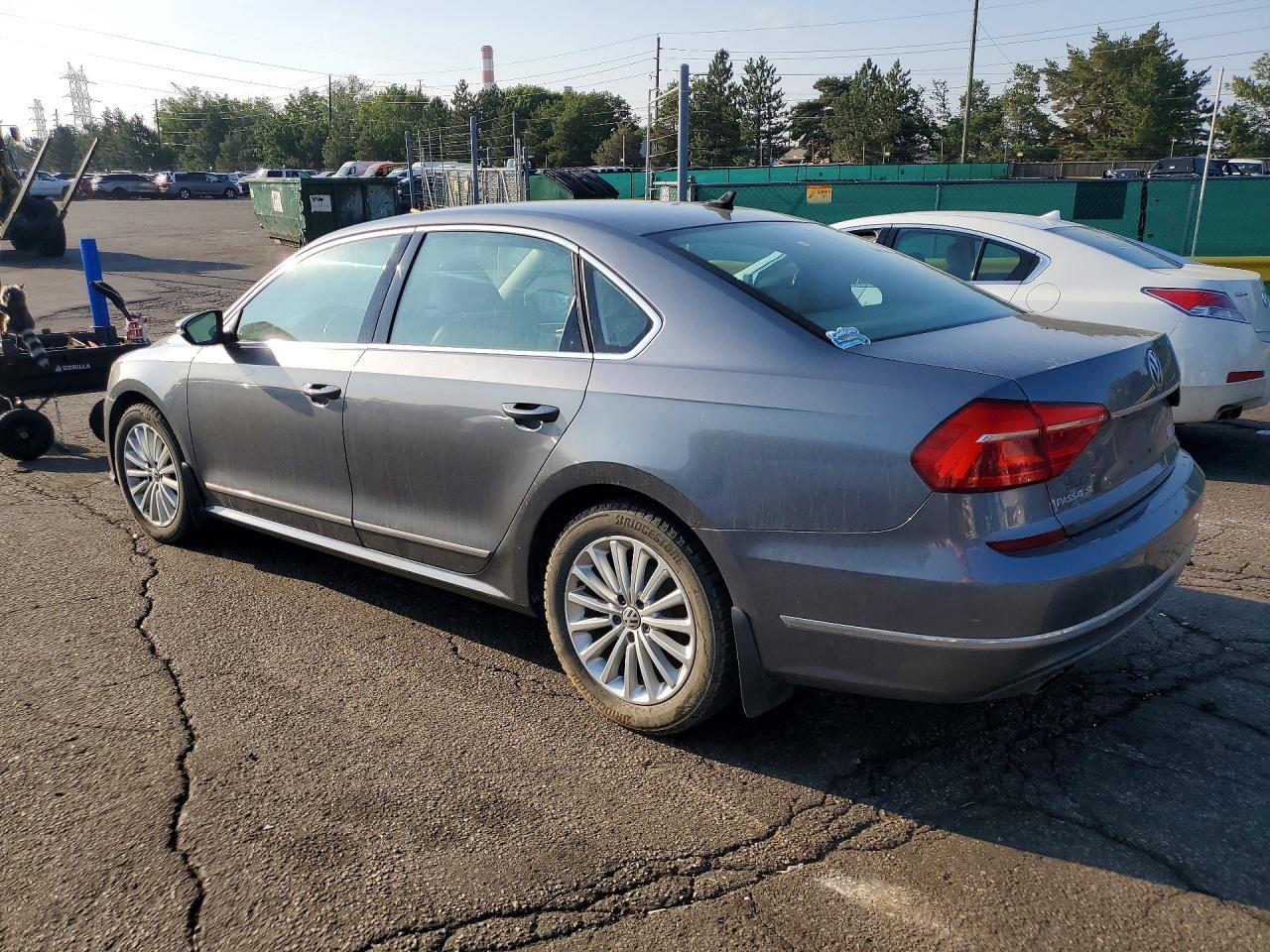 2016 Volkswagen Passat Se - Фото 2
