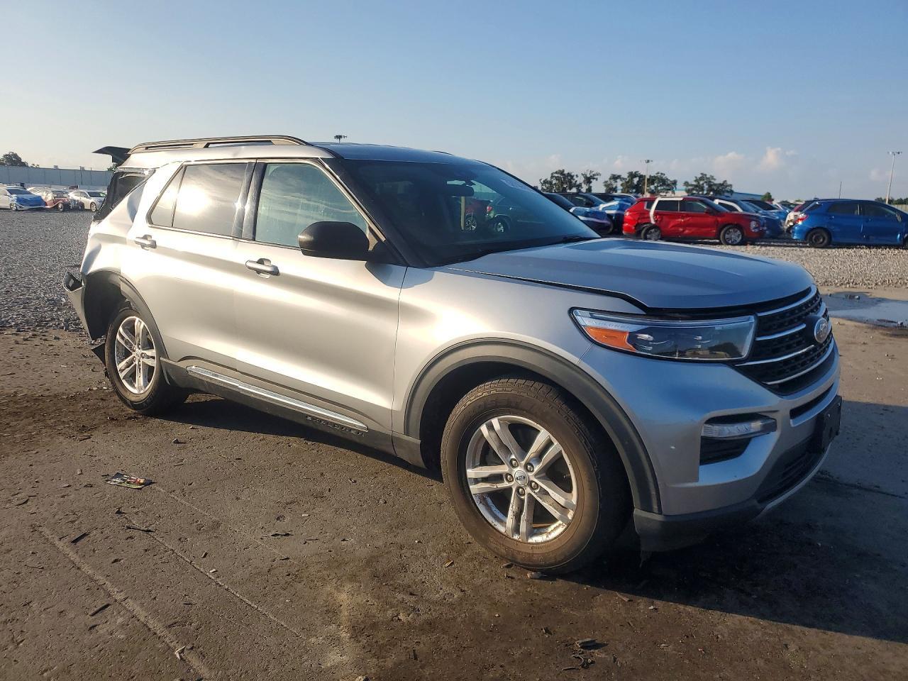2023 Ford Explorer Xlt - Image 4