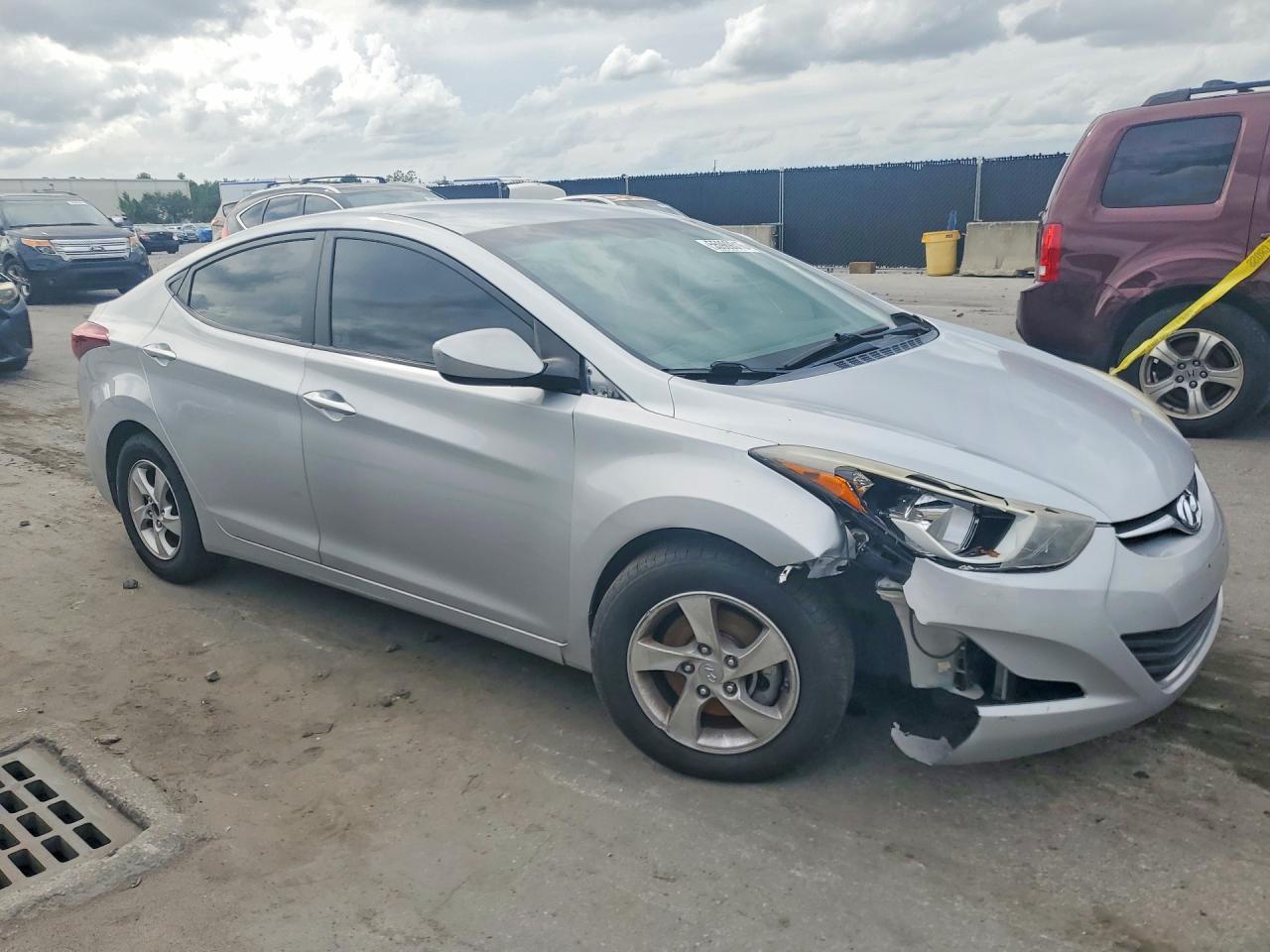 2014 Hyundai Elantra Se - Image 4