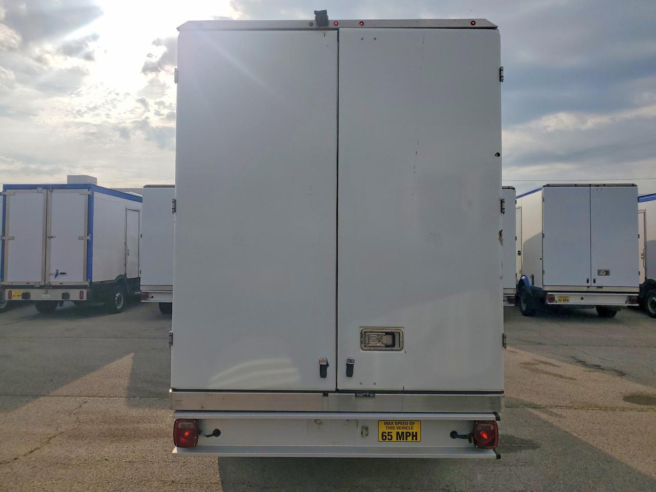 2020 Ford Transit Delivery Truck - Фото 6