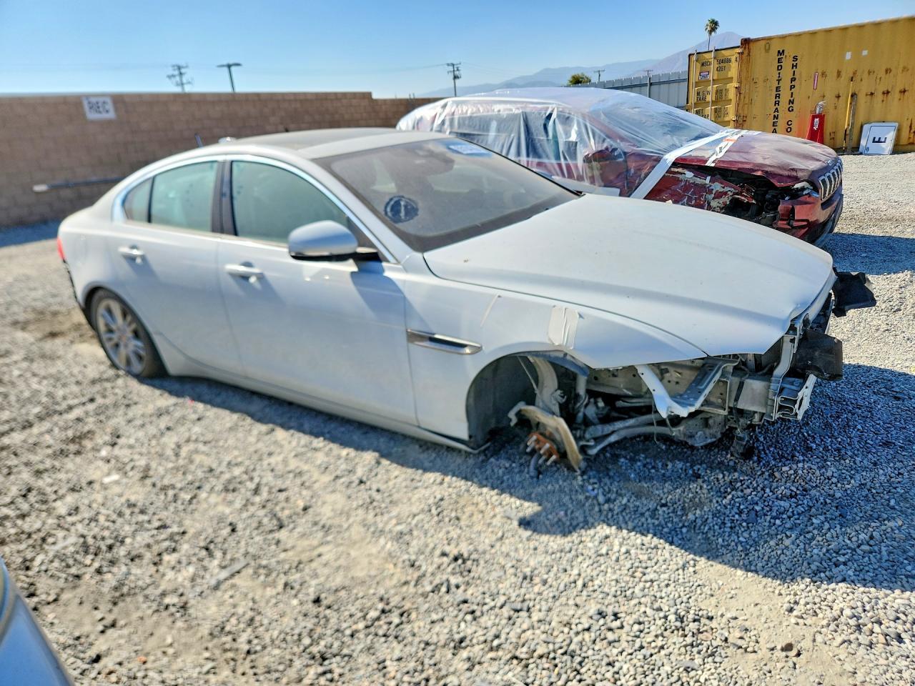 2017 Jaguar Xe Premium - Фото 4