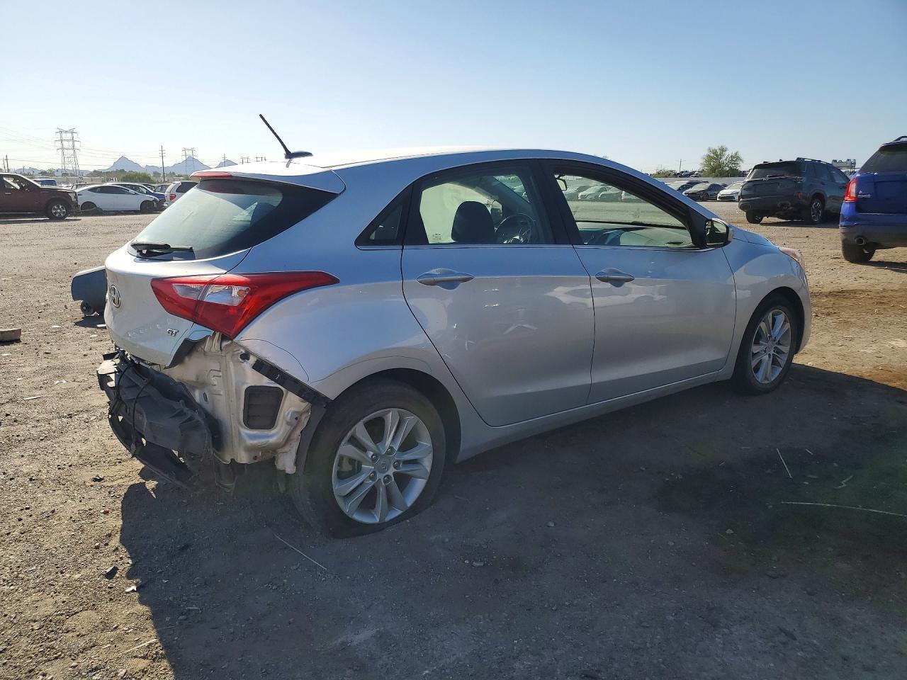 2014 Hyundai Elantra Gt Base - Image 3