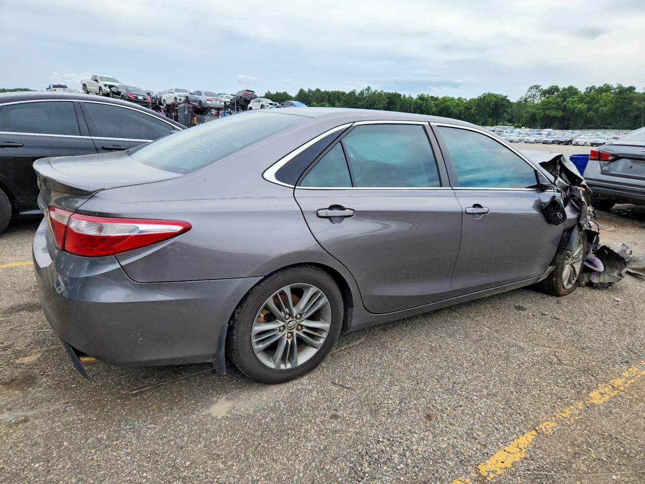 2017 Toyota Camry Se - Фото 3