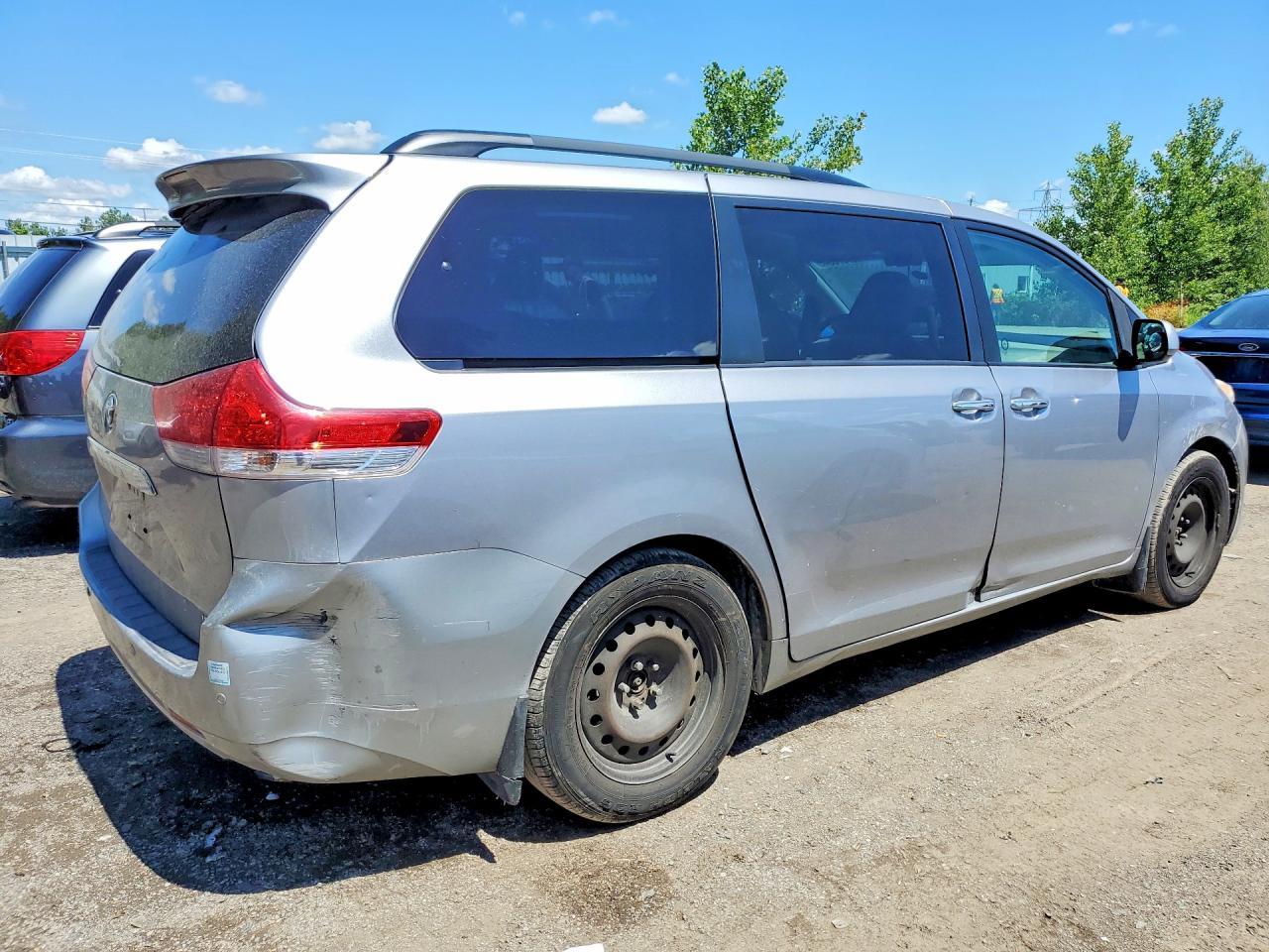 2011 Toyota Sienna Xle 7-Passenger - Image 3