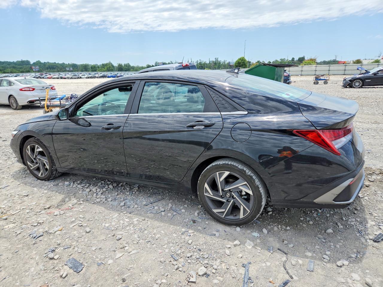 2025 Hyundai Elantra Sel - Image 2