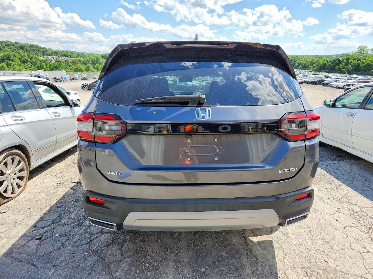 2023 Honda Pilot Touring - Image 6