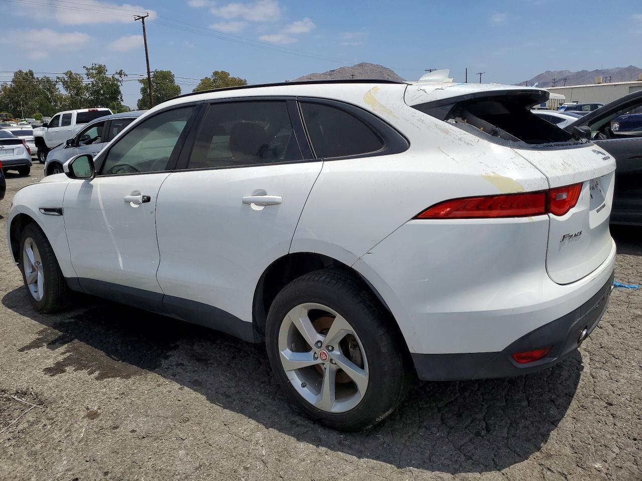 2017 Jaguar F-Pace Premium - Image 2