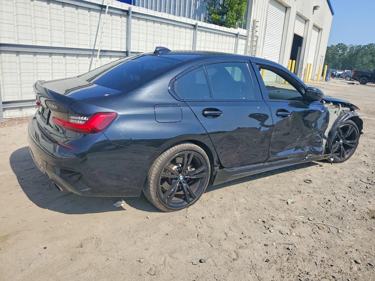2022 BMW 330I - Фото 3