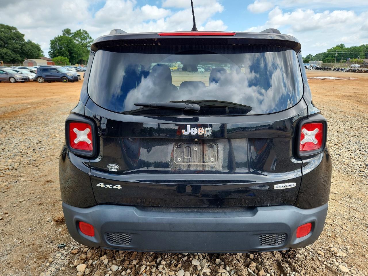 2017 Jeep Renegade Latitude - Image 6
