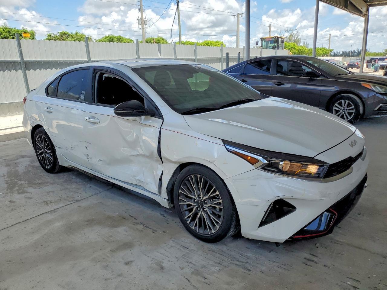 2024 Kia Forte Gt Line - Фото 4